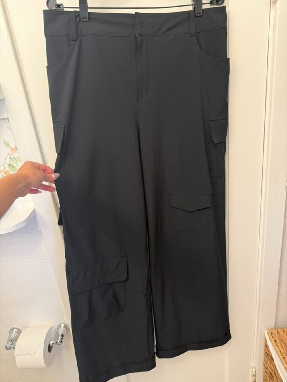 Alo Yoga Black Wide Leg Cargo Pants, High Waist, Size L